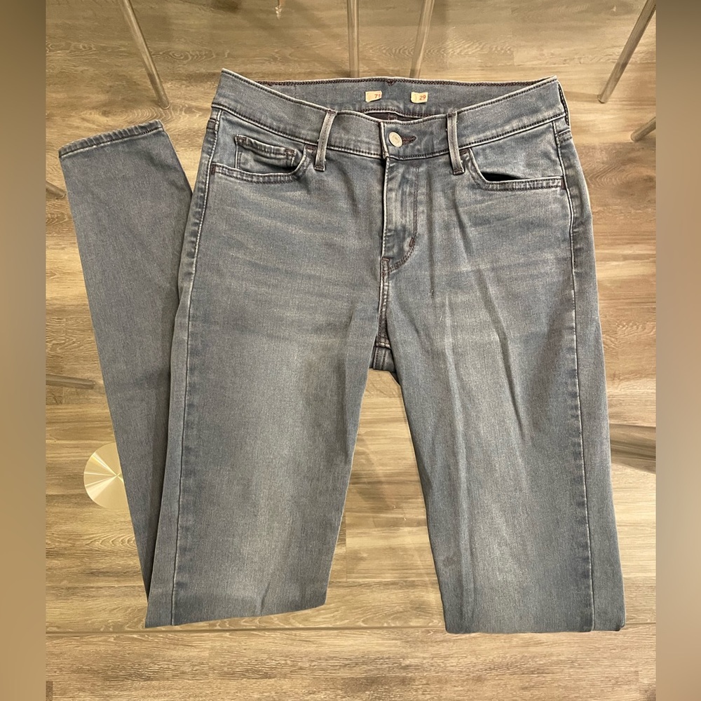 Levis 710 jeans